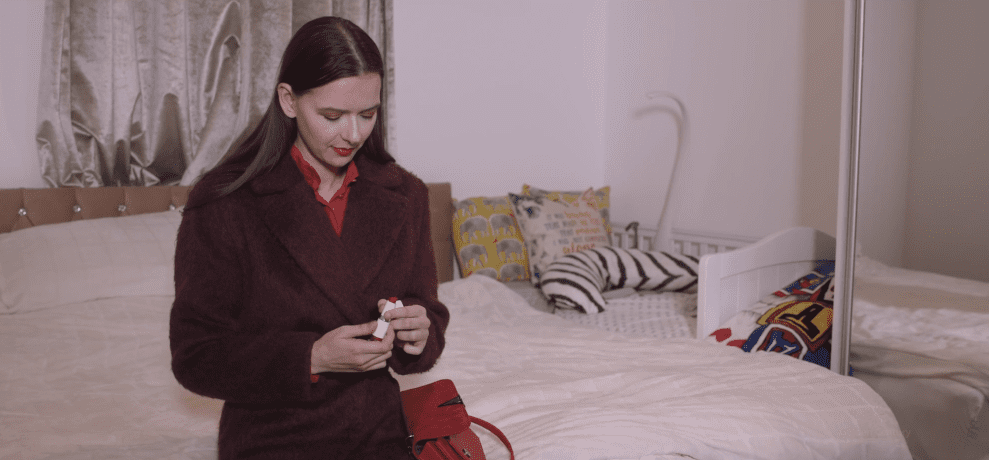 Women sitting on bed in Lustless movie