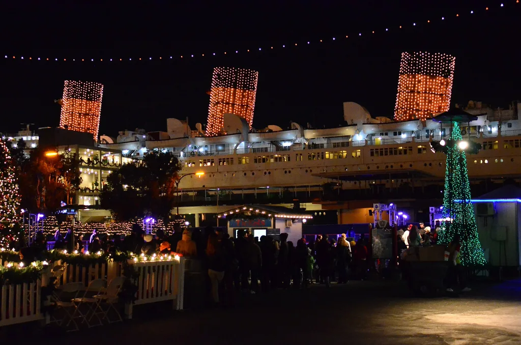 Queen Mary Boat at Christmas with lights