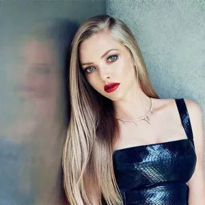 amanda-seyfried-hot-fashion-moments