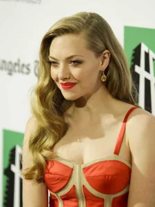 amanda-seyfried-sexy-glamour-photos