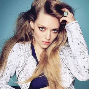 amanda-seyfried-hottest-lingerie-look